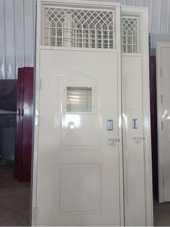 泾阳学校教室门 泾阳学校教室门