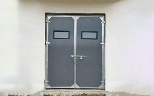 泾阳工业门在高温作业区域的运行表现